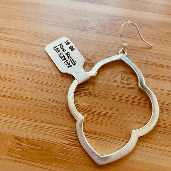 BRAND NEW silver earrings never worn - Picture 4 of 4